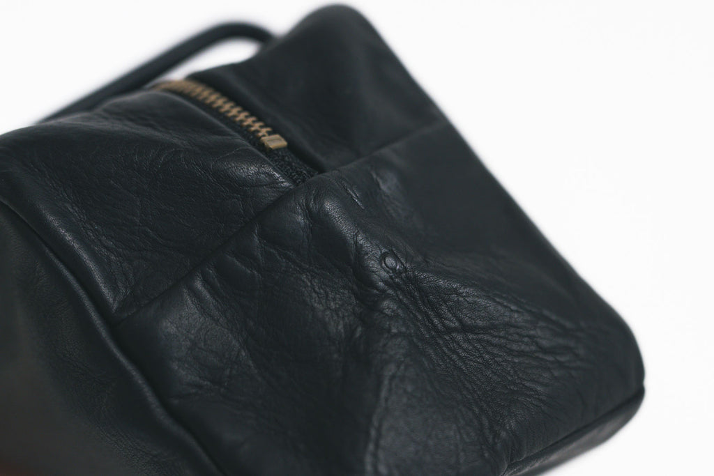 a(アー)ボストンバッグ ブラック