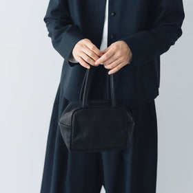 a(アー)ボストンバッグ ブラック