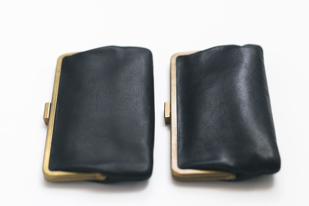 a(アー)フレームクラッチ(がま口長財布)