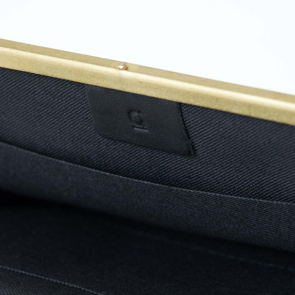 a(アー)フレームクラッチ(がま口長財布)