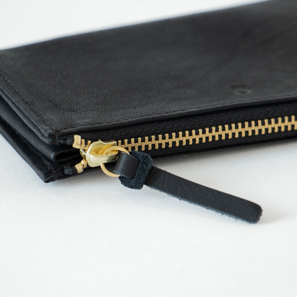 a(アー)フレームクラッチ(がま口長財布)