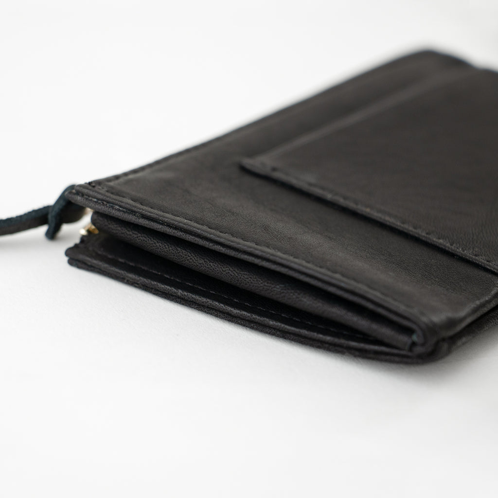 a(アー)フレームクラッチ(がま口長財布)