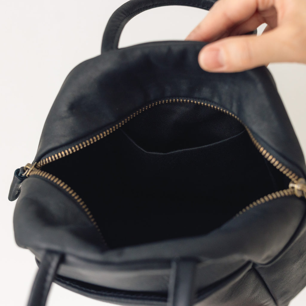 a(アー)ボストンバッグ ブラック