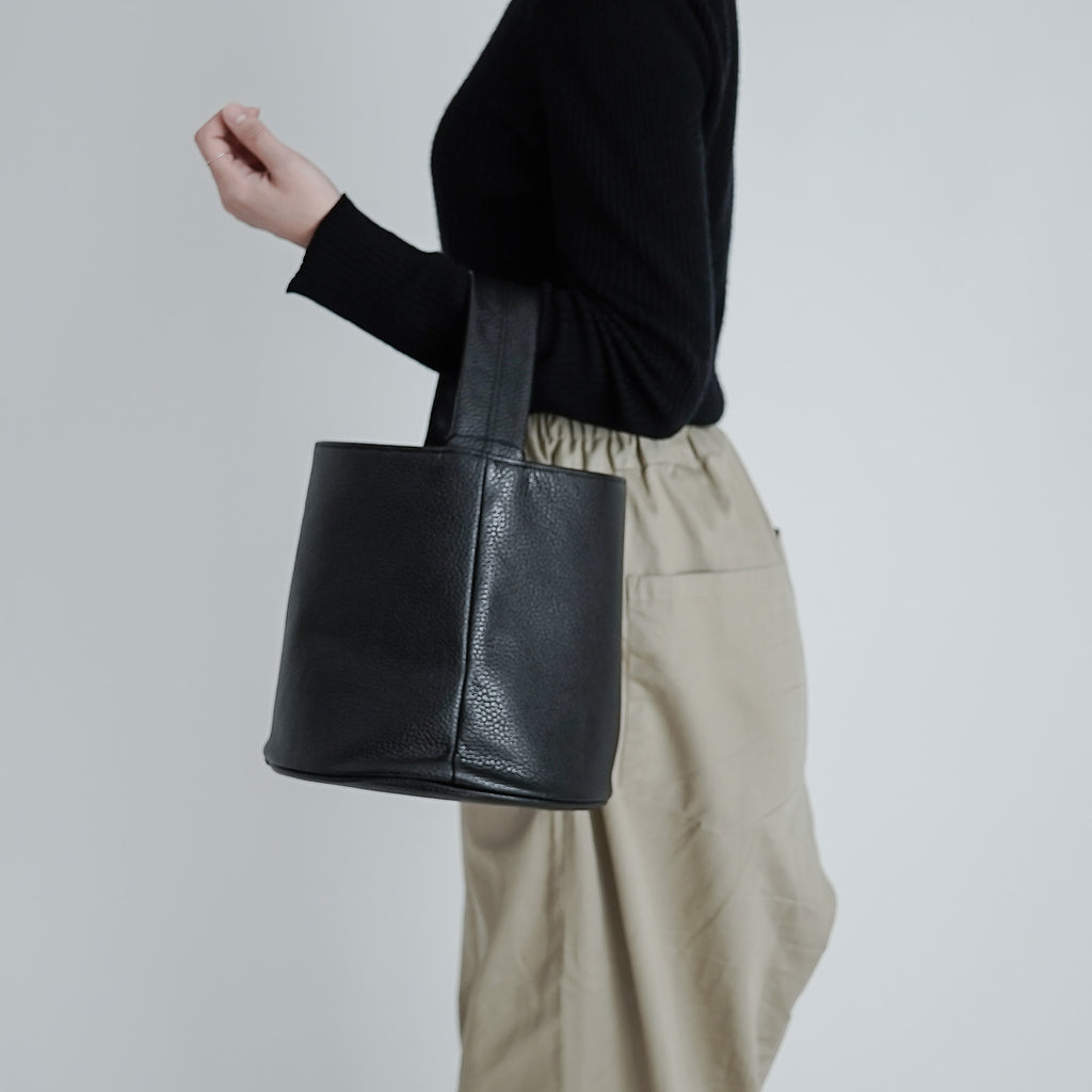 a(アー) バケットバッグ