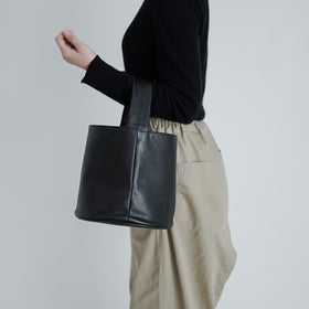 a(アー) バケットバッグ