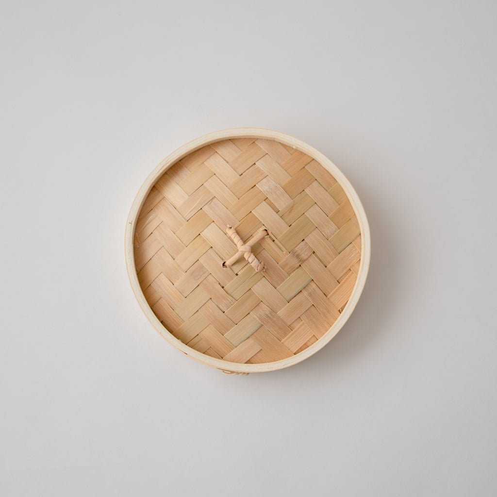 竹せいろのふた、網代編みでほどよく蒸気を逃す
