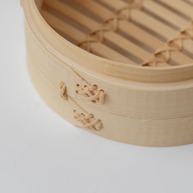 せいろを丸く円のかたちに留めているのは、竹材。すべて竹でできている、竹せいろ。