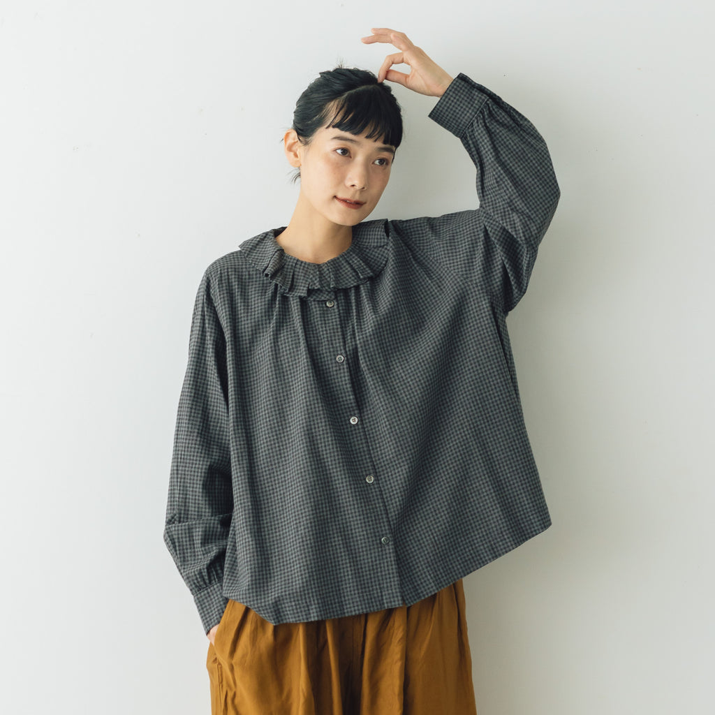 HAU ブラウス "ruffled" チェック チャコールグレー
