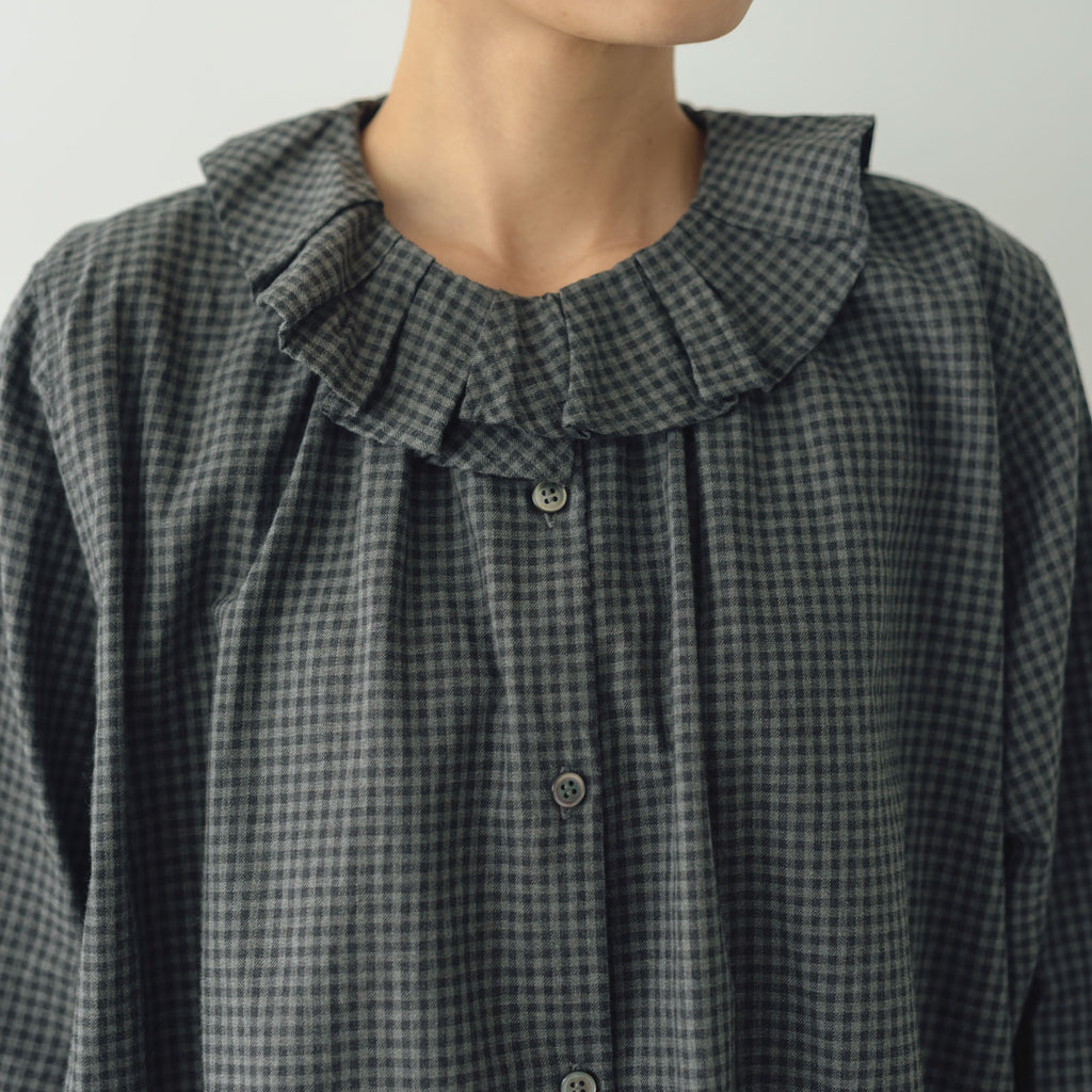 HAU ブラウス "ruffled" チェック チャコールグレー