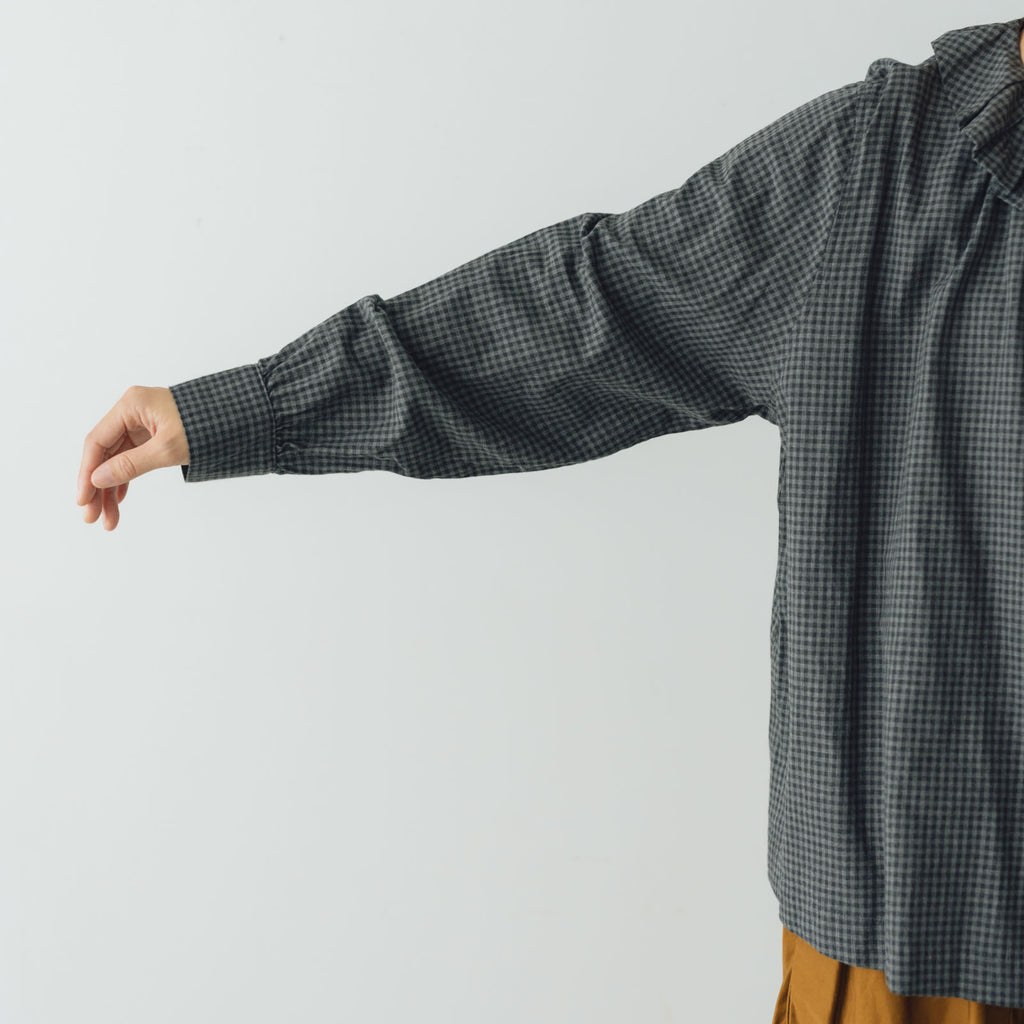 HAU ブラウス "ruffled" チェック チャコールグレー