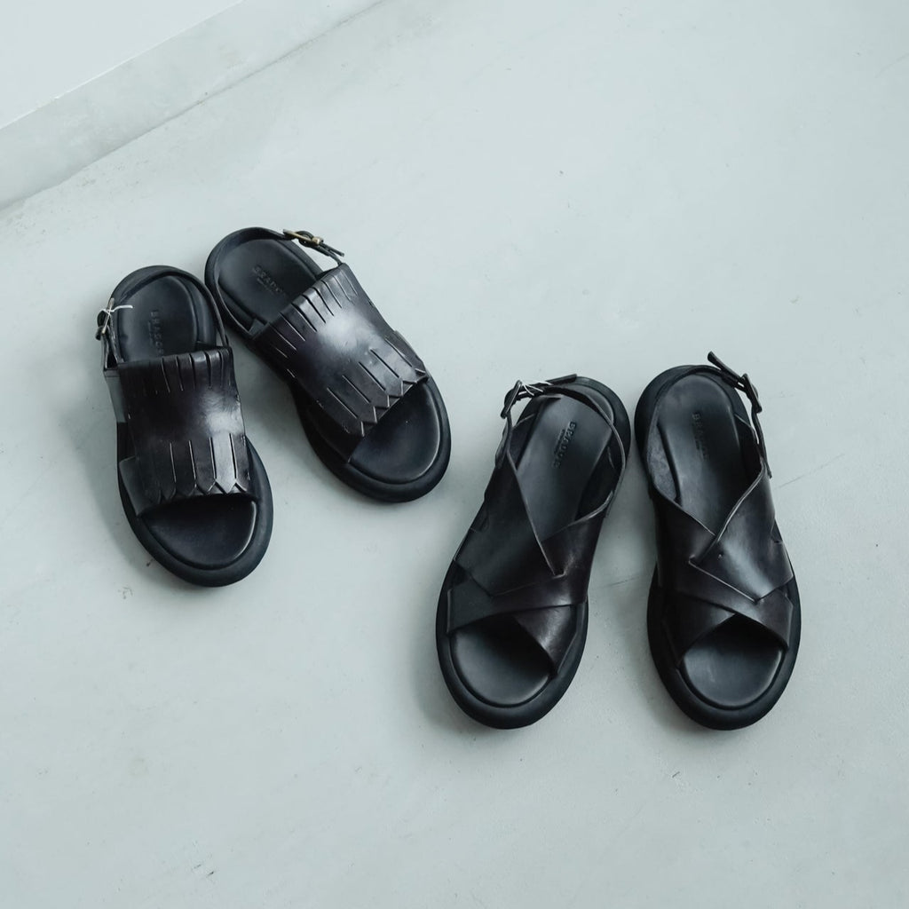 BRADOR レザークロスサンダル