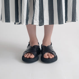 BRADOR レザークロスサンダル