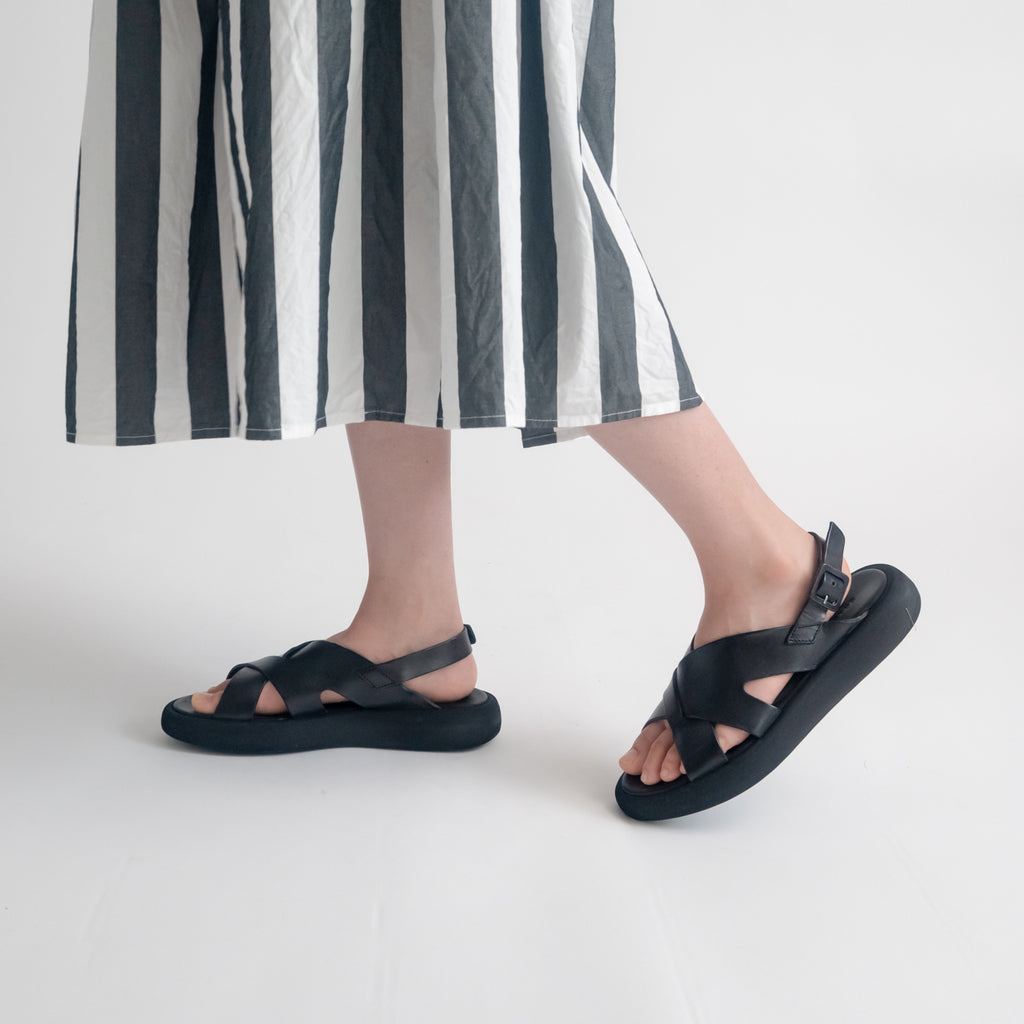 BRADOR レザークロスサンダル