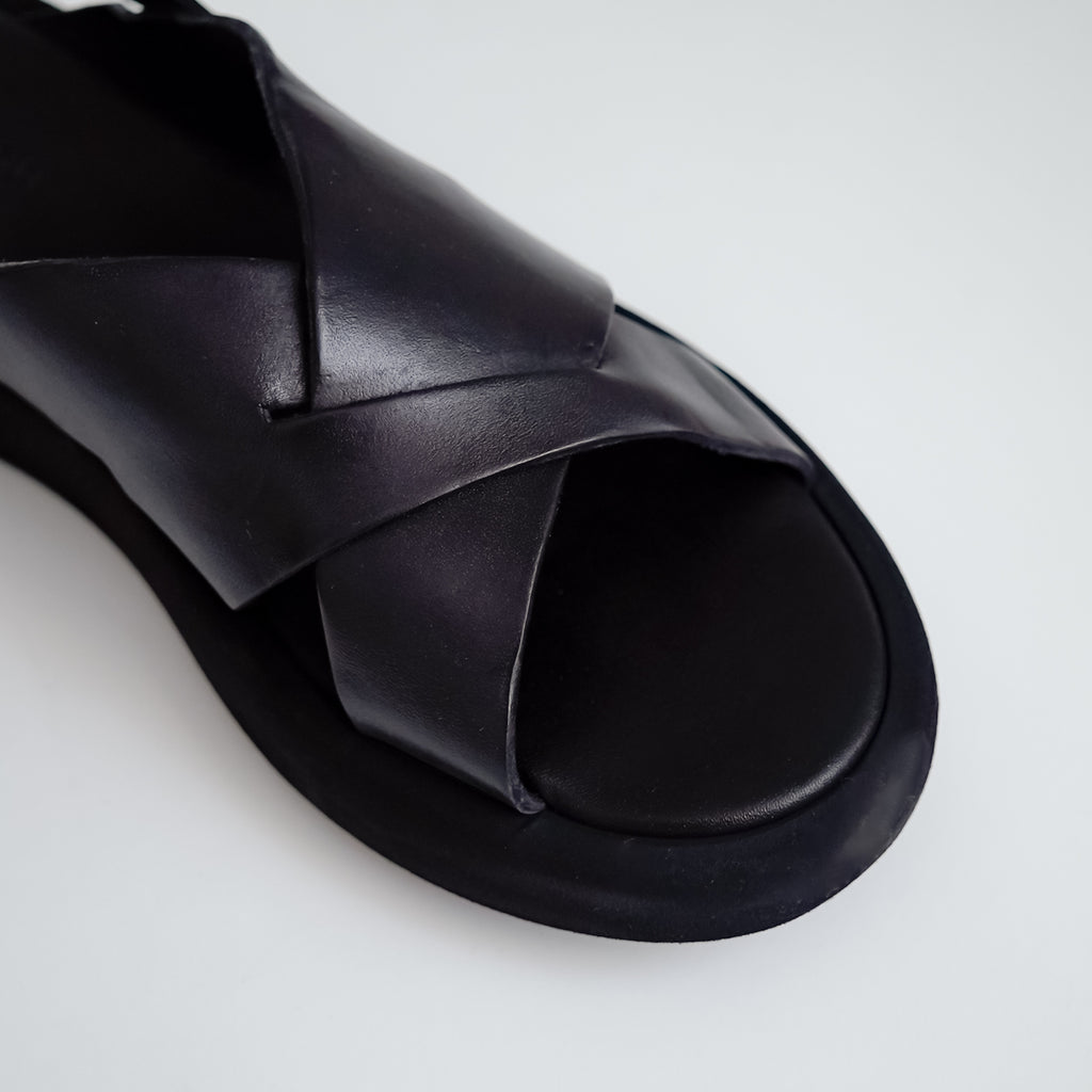 BRADOR レザークロスサンダル