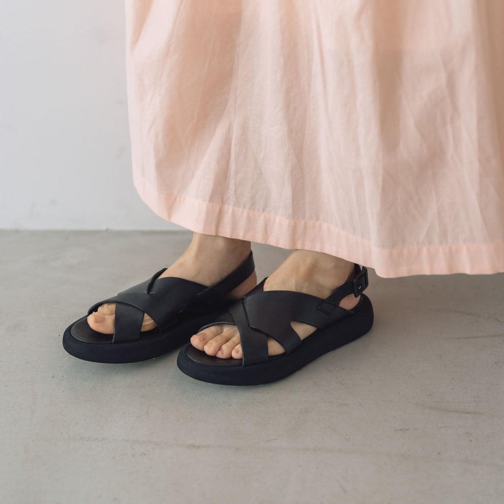 BRADOR レザークロスサンダル