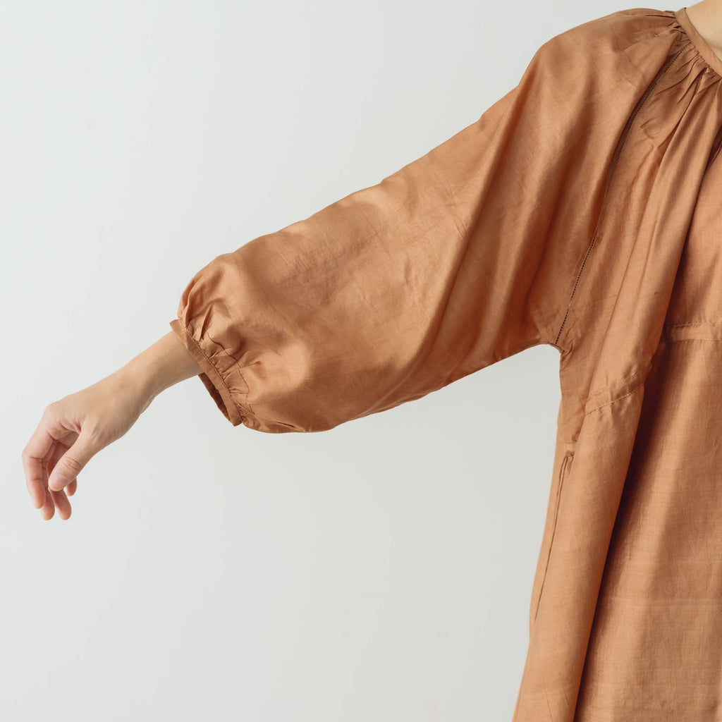 BUNON バックボタンドレス