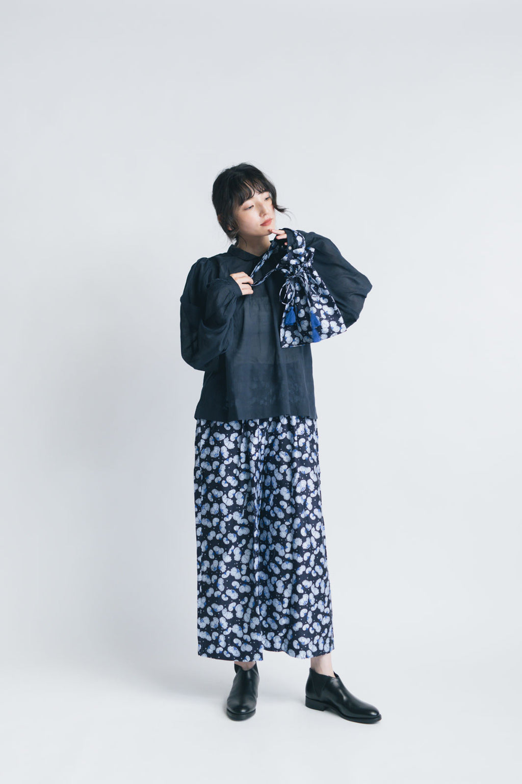 BUNON エンブロイダリー ドローストリングバッグ