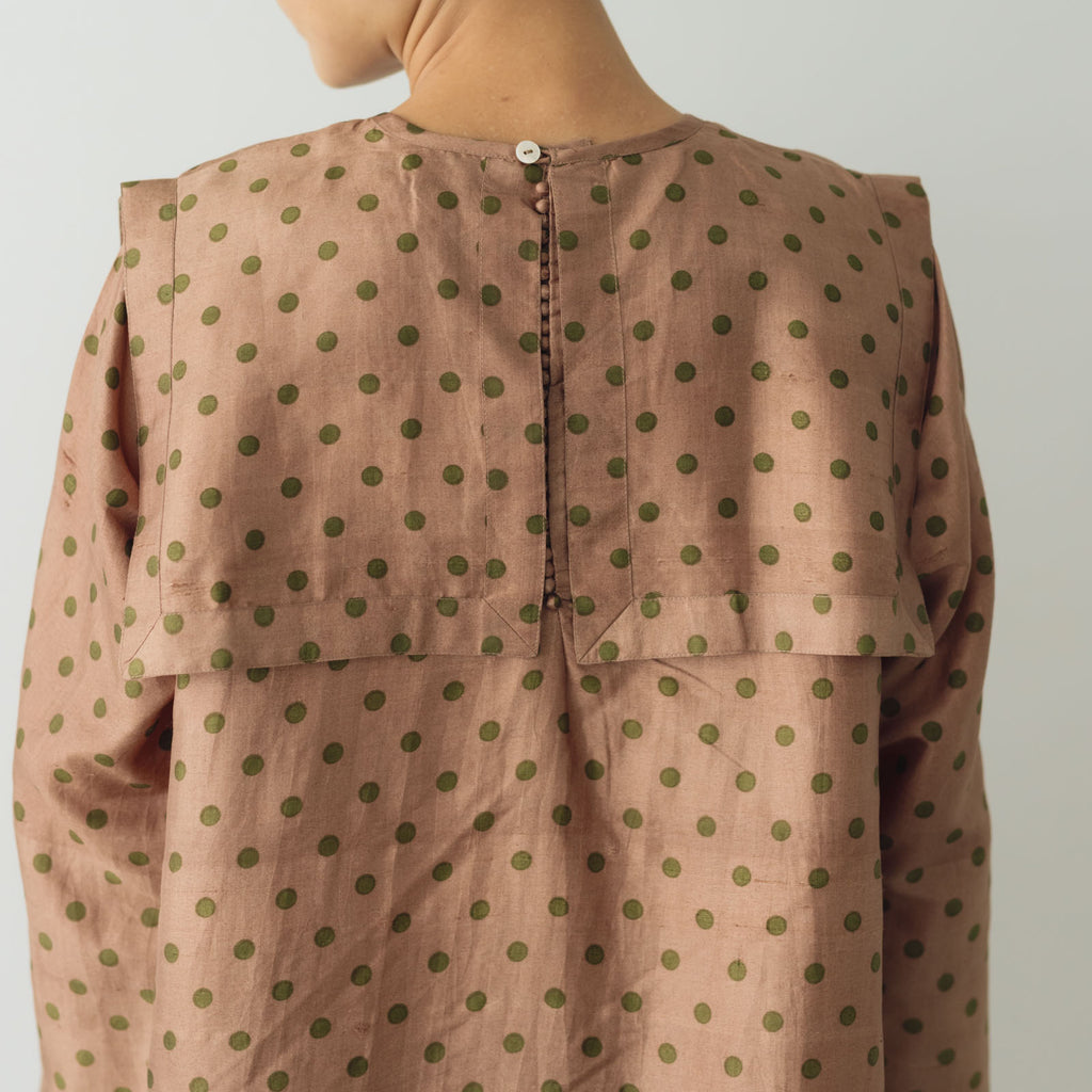 BUNON バックボタンセーラーブラウス ドットプリント