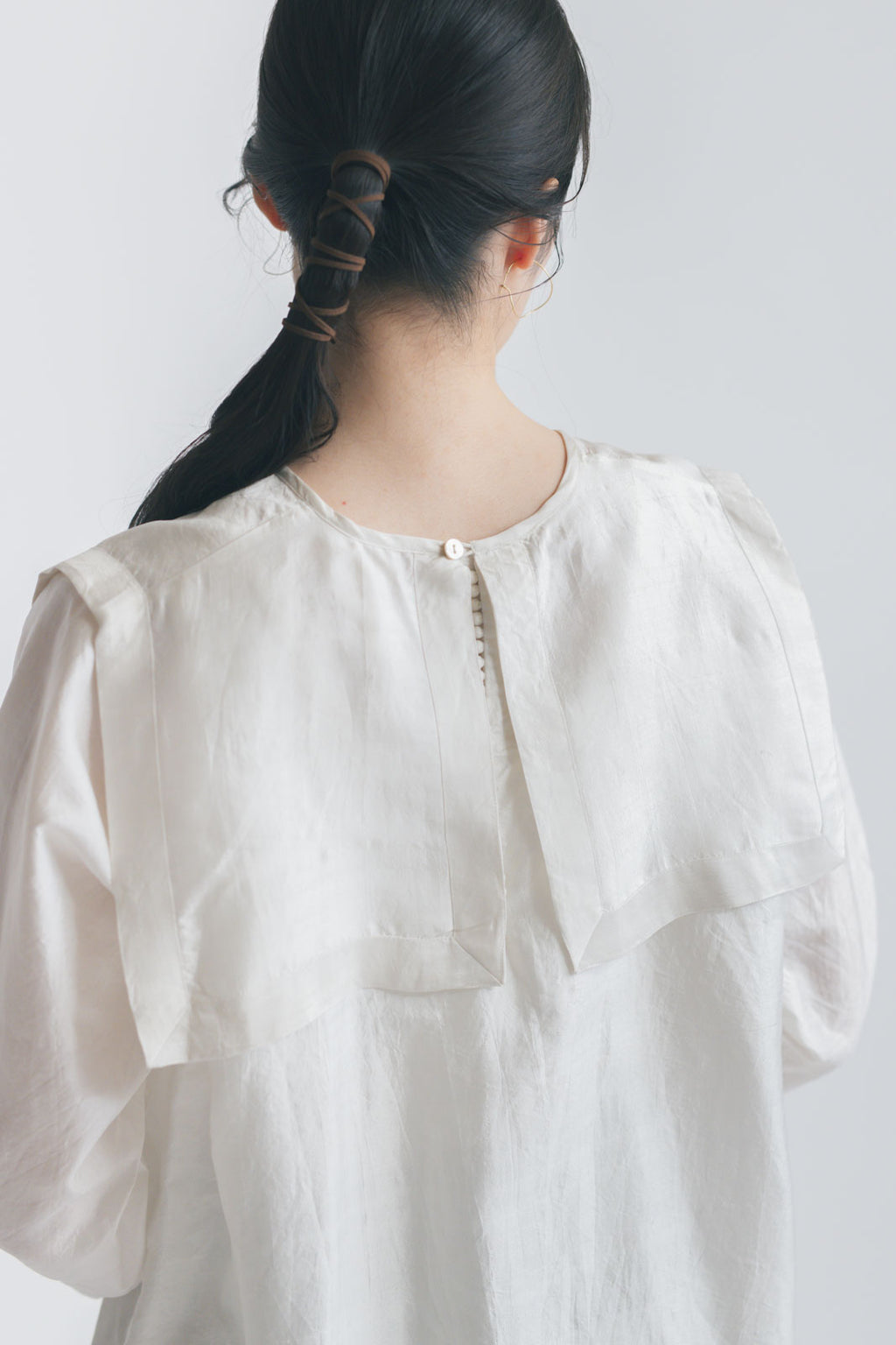 BUNON バックボタンセーラーブラウス