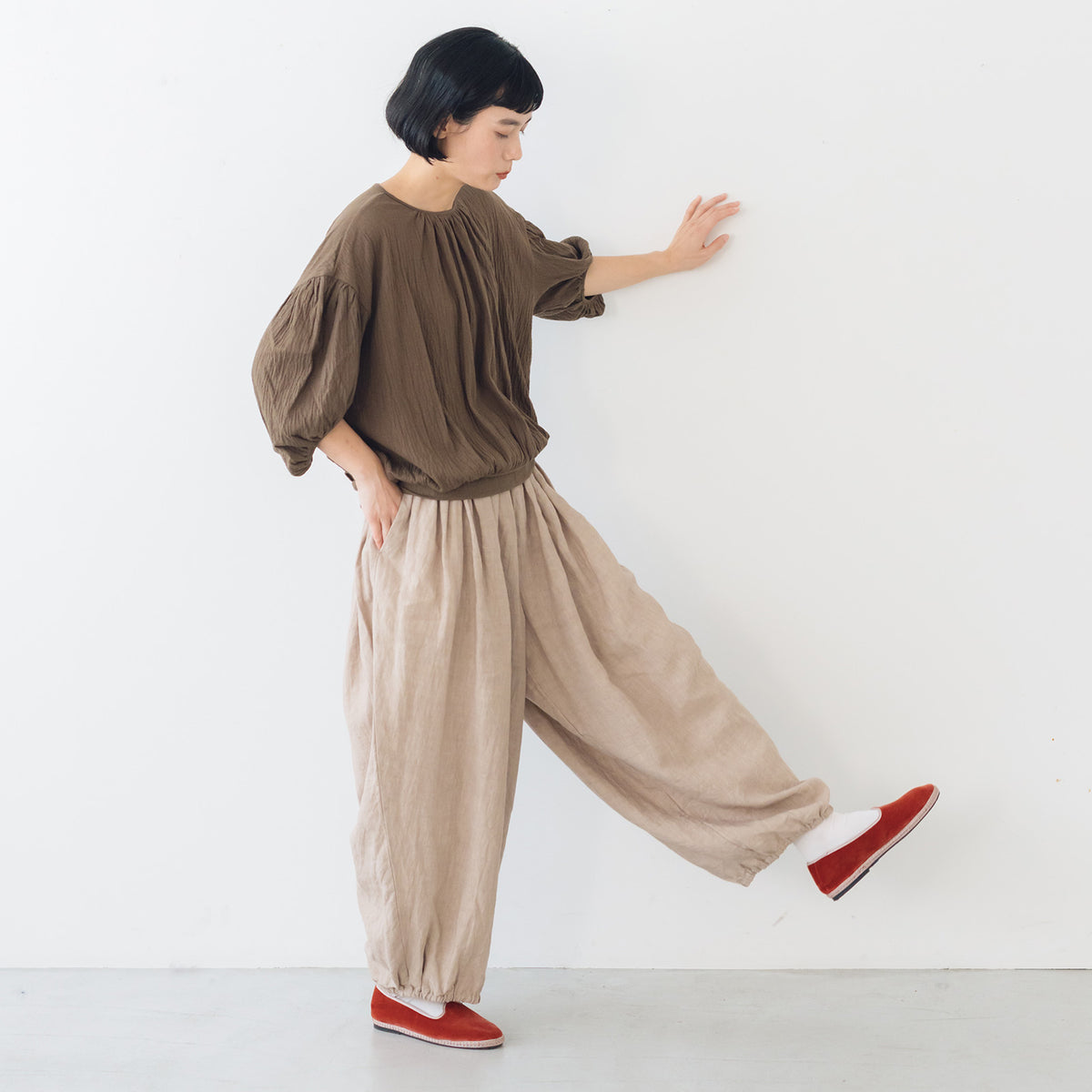 新品2026ss 定価38280円　gauze♯ ラミーリネンシルク　パンツ Gauze# リネン アメリ パンツ ｜くらすこと公式オンラインストア