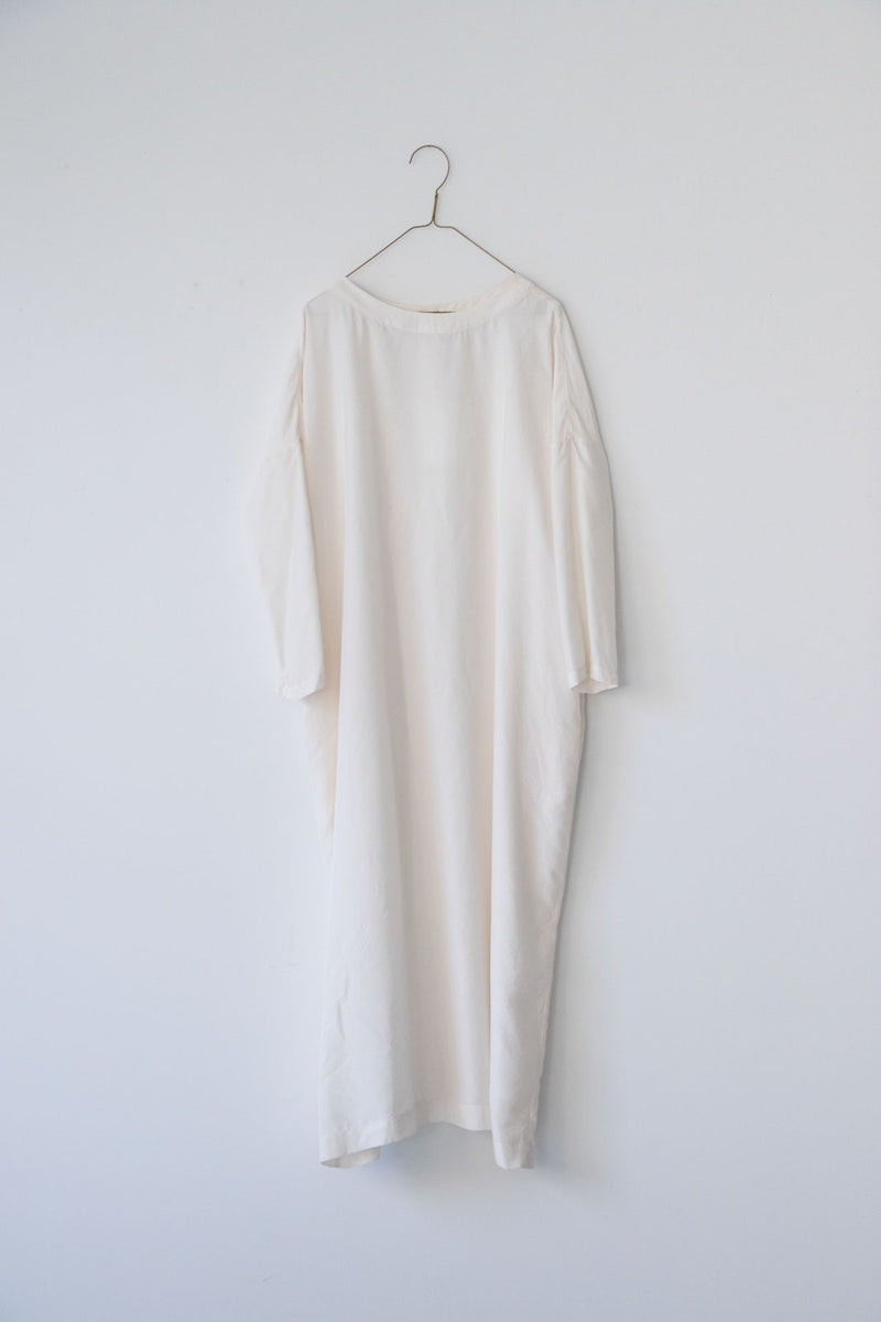 専用yoli silk long onepiece black 新品 - ロングワンピース