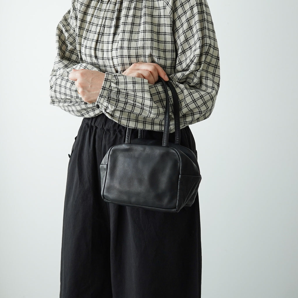 a(アー)ボストンバッグ ブラック