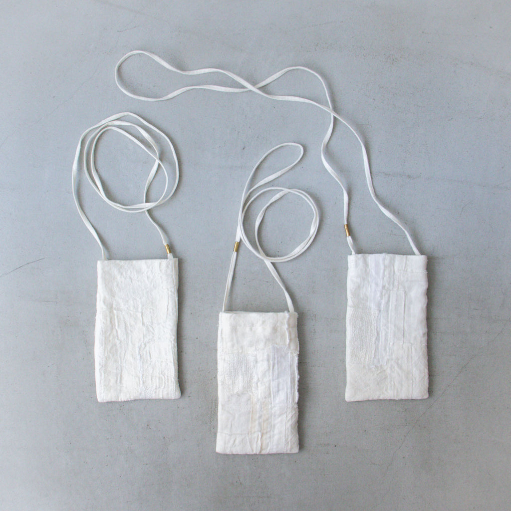 工藤由美 スマホポシェット 白