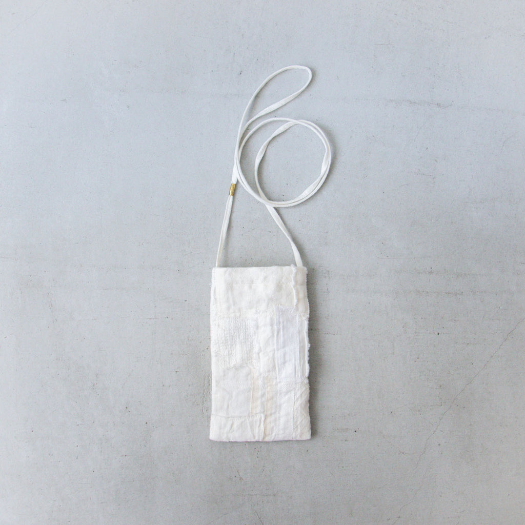 工藤由美 スマホポシェット 白