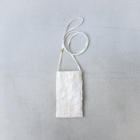 工藤由美 スマホポシェット 白