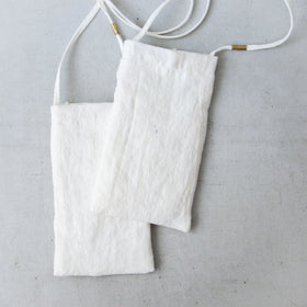 工藤由美 スマホポシェット 白