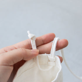 工藤由美 スマホポシェット 白