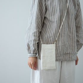 工藤由美 スマホポシェット 白