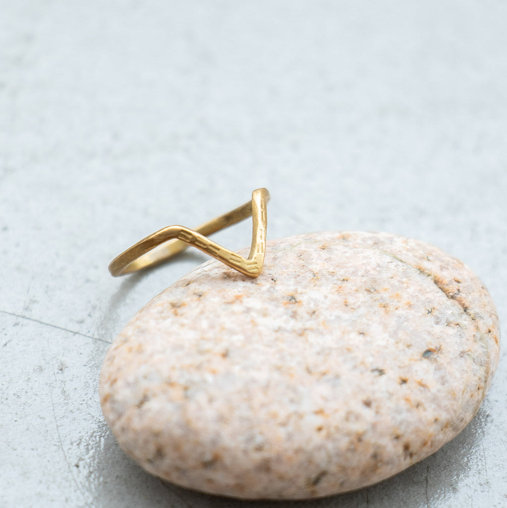 SURUME. Brass ring Triangle