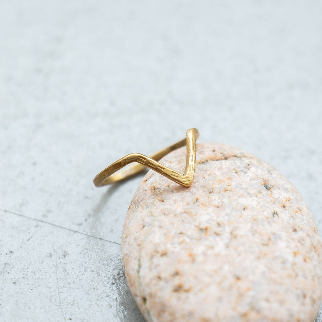 SURUME. Brass ring Triangle