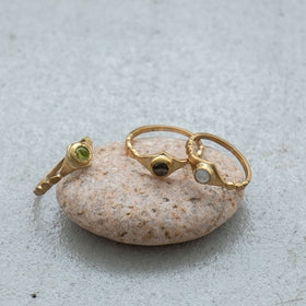 SURUME. Shave Stone Thin Ring White shell #9