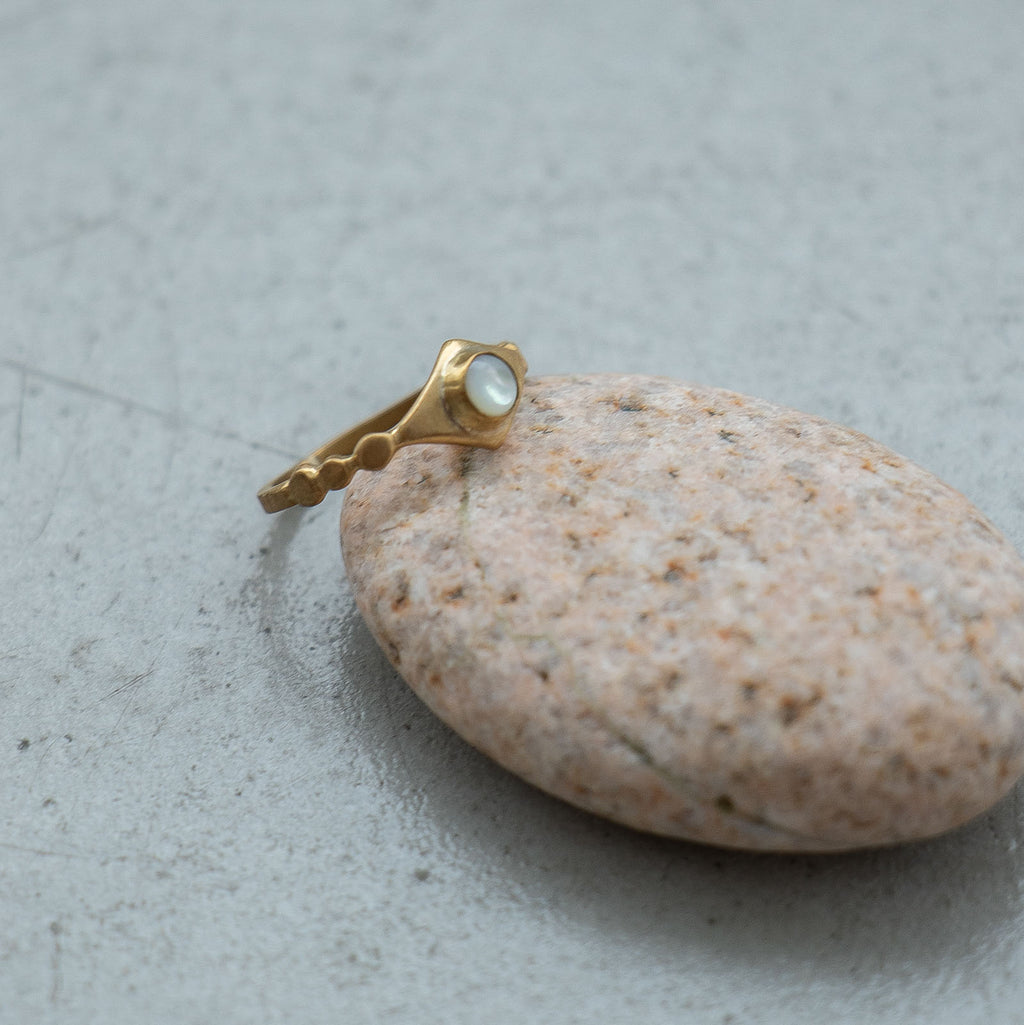 SURUME. Shave Stone Thin Ring White shell #9