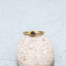 SURUME. Small Stone Ring