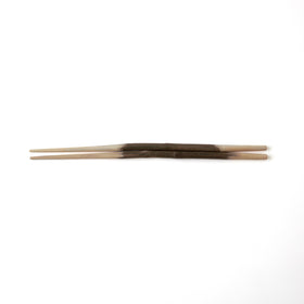 32cm。ラオスに自生するケームという木で作った箸。キャンプなど、アウトドアでの食事にも似合います。