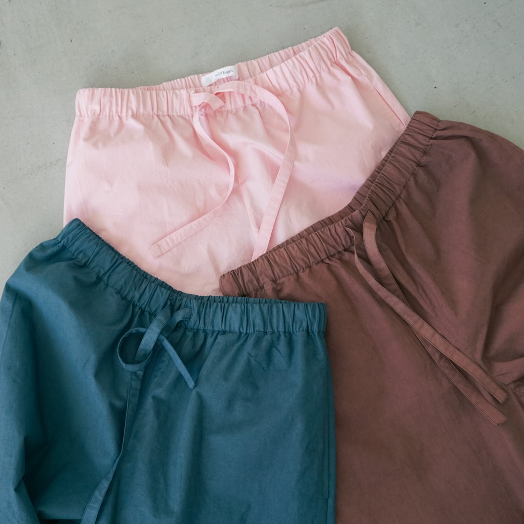 〈くらすこと別注〉miiThaaii チャンドラー イージーパンツ(別注カラー)