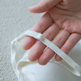 金伴繊維 シルクのカップ付きキャミソール 縫い糸までシルク100%