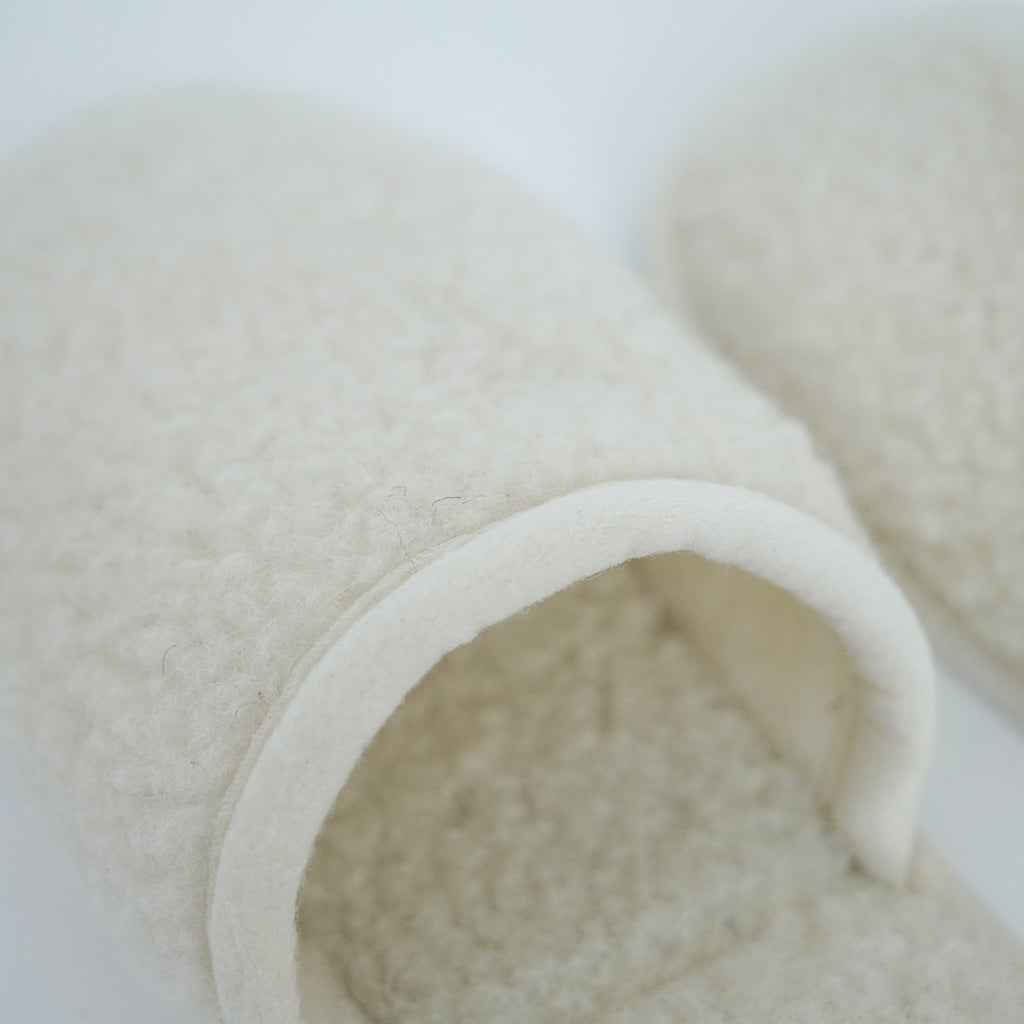 CINQ ラトビアのウールスリッパ