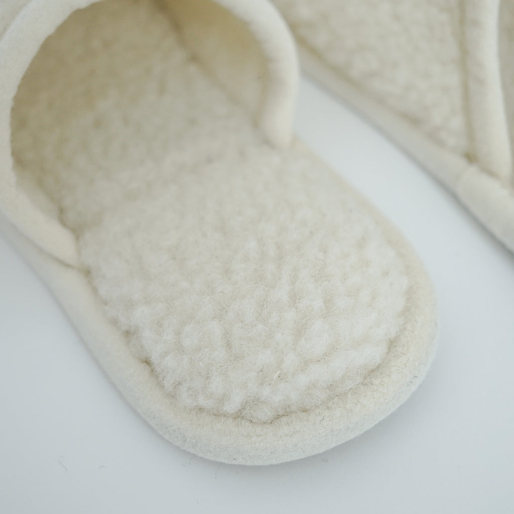 CINQ ラトビアのウールスリッパ