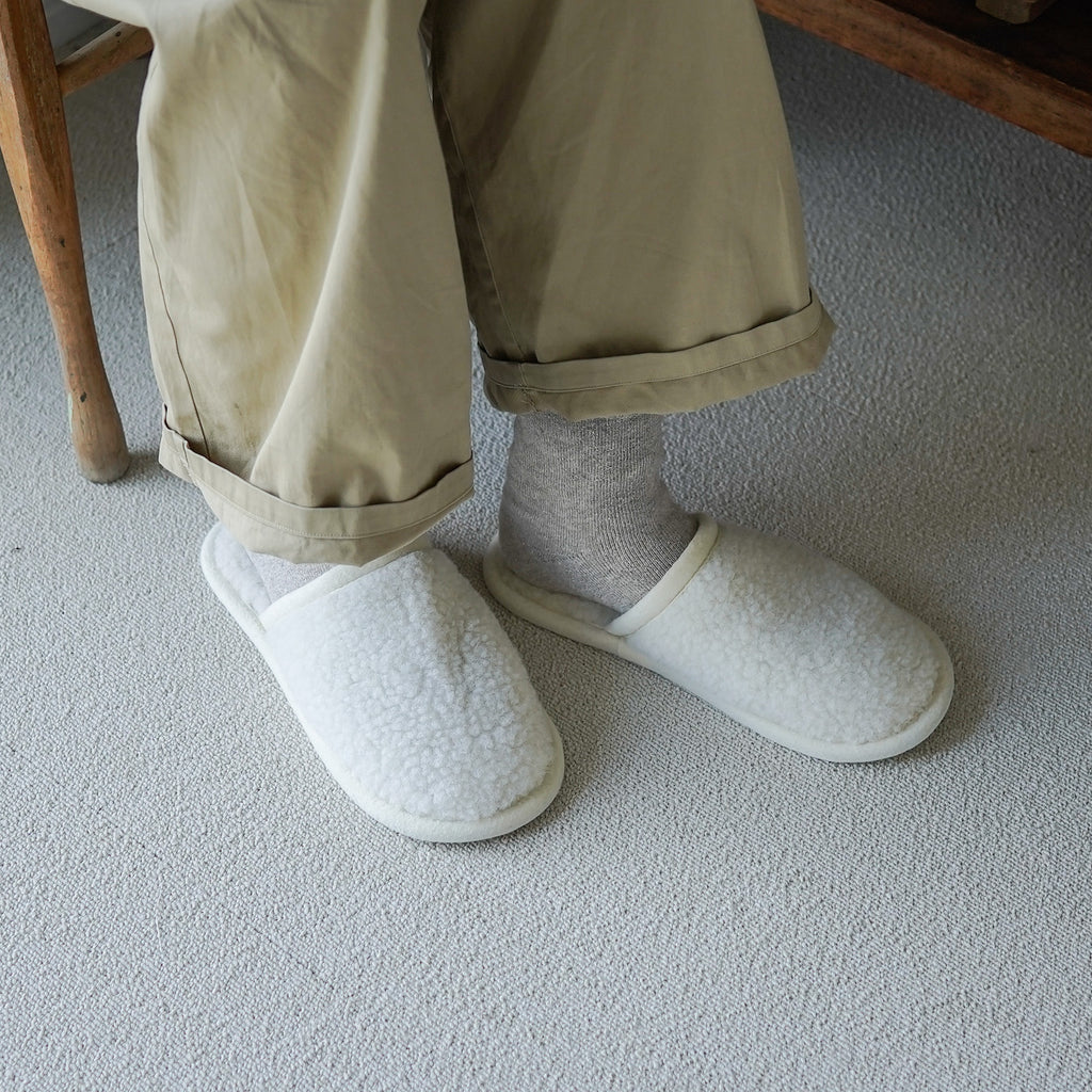 CINQ ラトビアのウールスリッパ