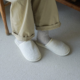 CINQ ラトビアのウールスリッパ