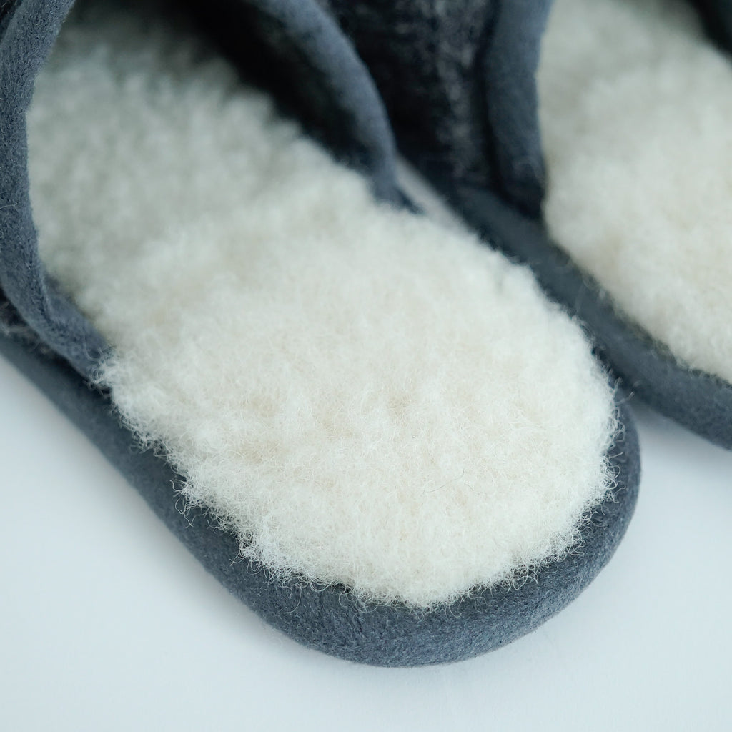 CINQ ラトビアのウールスリッパ