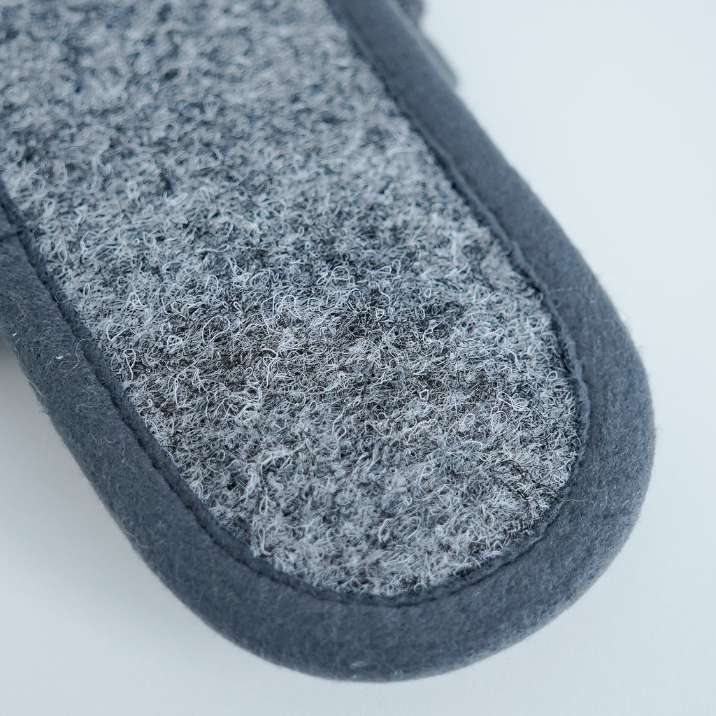 CINQ ラトビアのウールスリッパ