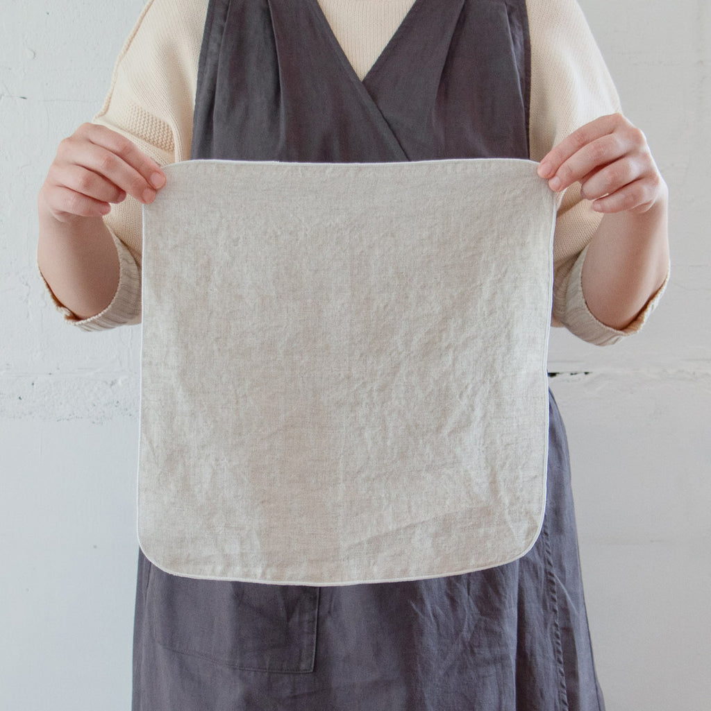 atelier Une place 60リネンハンカチ(ナチュラル)