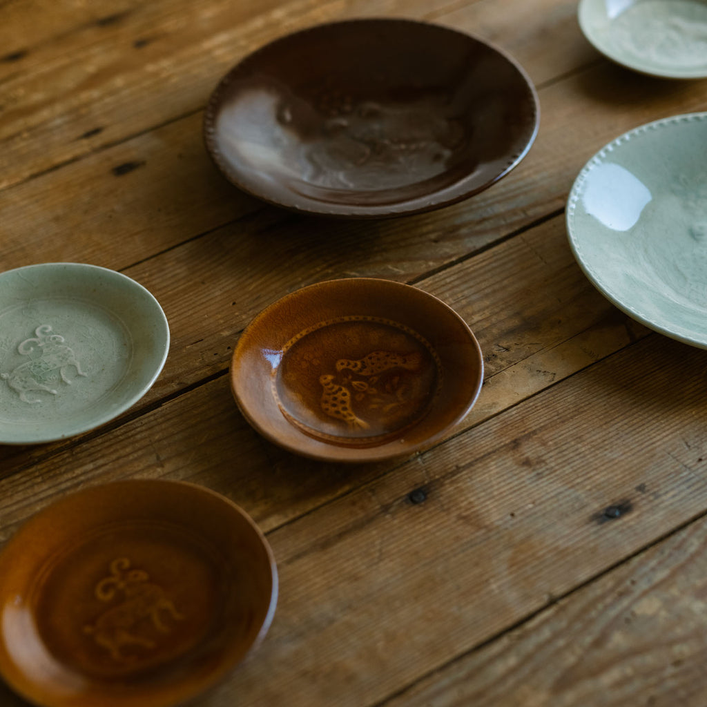 郡司製陶所 型打ち6寸皿 とり