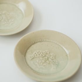 郡司製陶所 型打ち4寸皿 とり