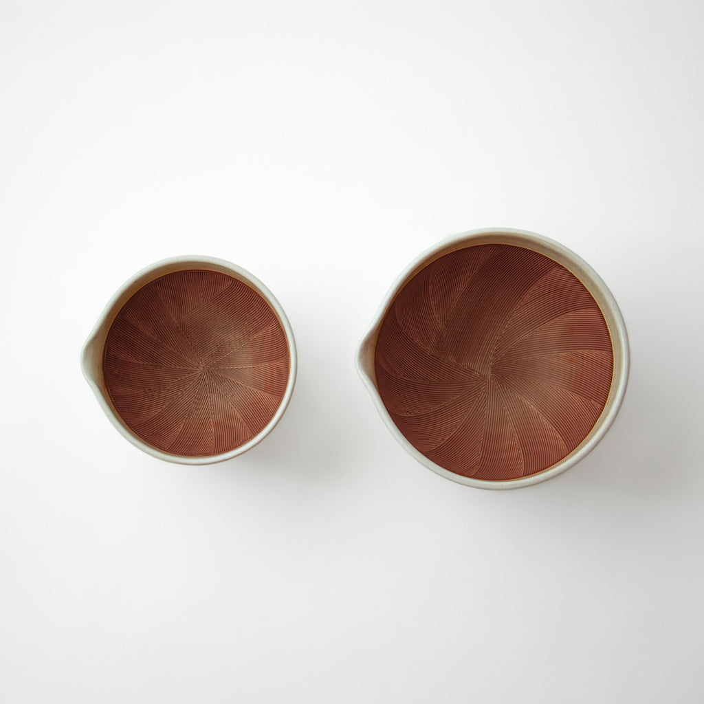 シリコン付きで滑りにくい、元重製陶所のすり鉢